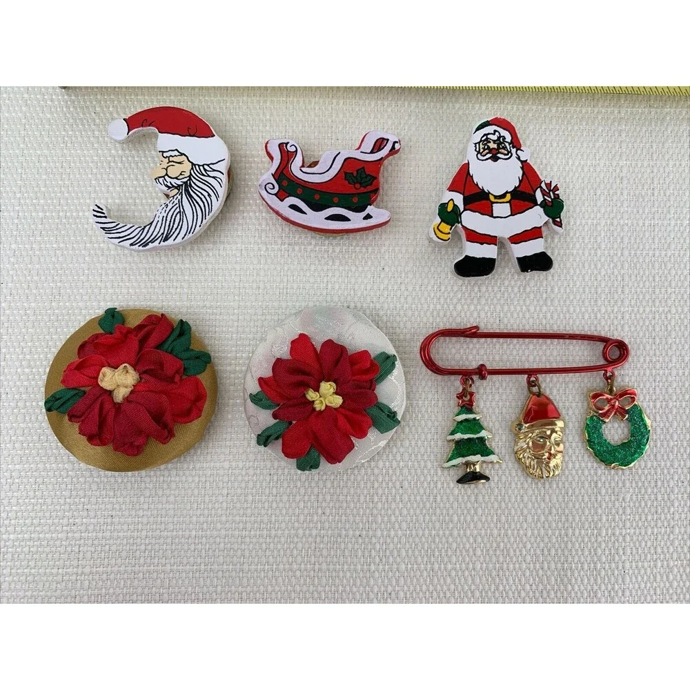 Christmas Pin Lot - Santa - Poinsettia- Tree- Wreath- Sleigh- Moon -‎ Button VTG